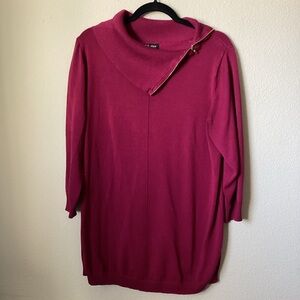 Size XL, lightweight turtleneck sweater with gold zipper